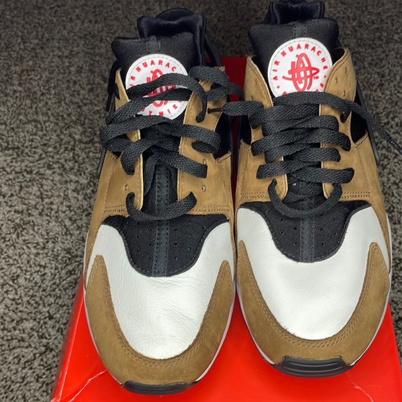 Men’s Nike Air Huarache Escape 2.0
Sz. 9 - Picture 1 of 10